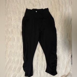 Lululemon Cropped Ruched Criss cross leggings